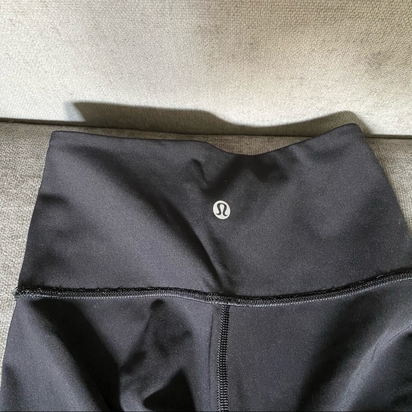 Lululemon black Wunder Under leggings - size 0 - Picture 2 of 3